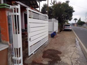 10 Model Pagar Besi Minimalis Mewah untuk Tampilan depan Rumah yang Elegan - Gambar dari