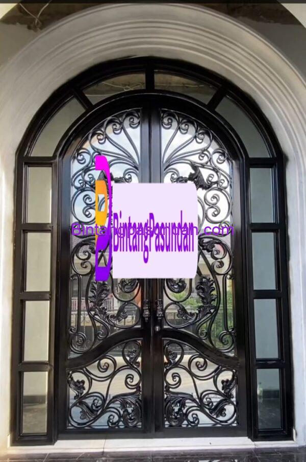 Pintu Besi Rumah Klasik