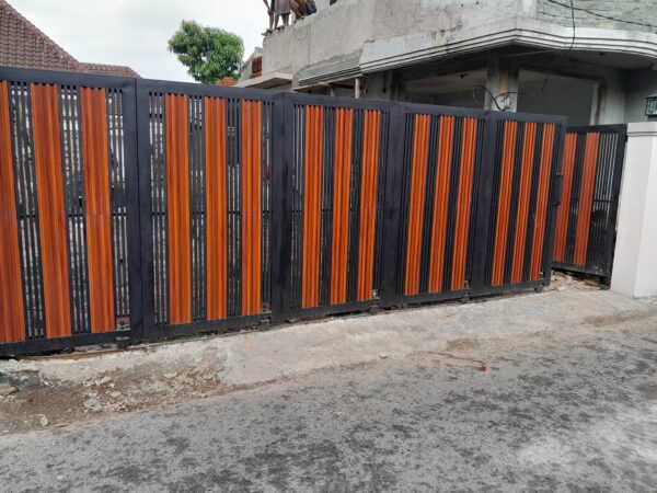 Pagar Motif Kombinasi WPC dan Besi Hollow - Image 3