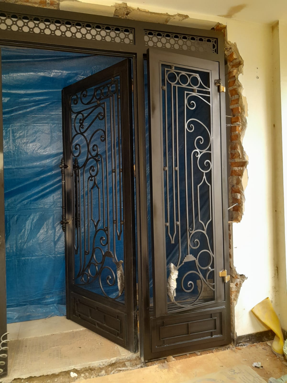 Pintu Ukiran Jati Full - Detail Ornamen Floral Premium